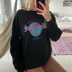 Thrifted vintage Hard Rock Cafe London crewneck